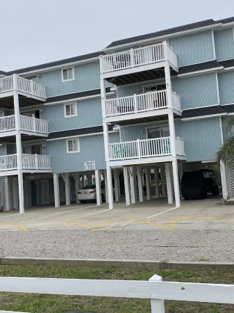 1 Bedroom 1 Bath 3rd Floor Condo @ Dockside Landing. Close walk to the beach!