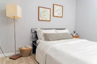 Private Studio Near Hard Rock Stadium Hotel in zona Publix Super Market at River Run Shopping Center