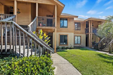 Mariners' Nautical Nest on Port Royal's Battery Creek Отели рядом с достопримечательностью «Парк Лайв Окс»