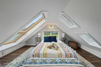 Charming Woodstock Skylight Retreat- Just 10 Minutes from Loon Mountain!