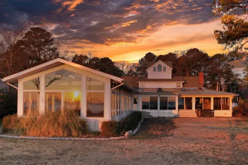 All Year Retreat - Indoor Heated Pool, Beach, Game & Movie Cottage, Sleeps 21