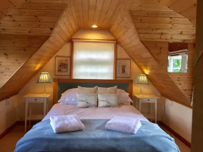 Charming Well Equipped Lodge by the Beautiful River Yarty Hotels near Axminster