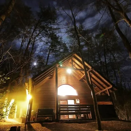 Whitewater Country with Hot Tub, Free WiFi & Indoor Wood Burning Fireplace!