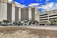 Fresh and Clean Oceanfront Condo with Pools, Lazy River & Hot Tubs!