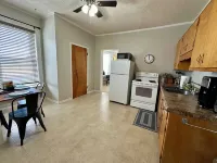 Cozy 1BR on Main St 10 min to Indy