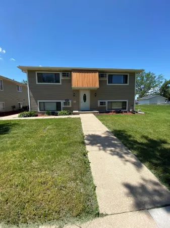 Charming 1-bedroom apartment with WiFi, AC in brilliant Cedar Rapids Отели рядом с достопримечательностью «Masonic Library and Museum»