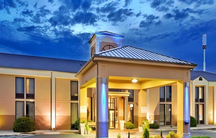 Holiday Inn Express MARSHFIELD (SPRINGFIELD AREA) by IHG