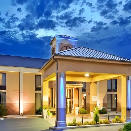Holiday Inn Express MARSHFIELD (SPRINGFIELD AREA) by IHG