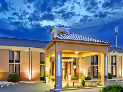 Holiday Inn Express MARSHFIELD (SPRINGFIELD AREA) by IHG