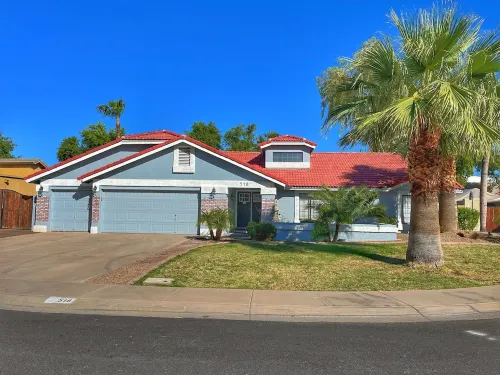 Heated Pool + Fun Outdoor Oasis! Cozy Family Friendly house in Gilbert near Mesa