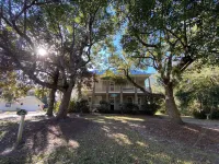 Historic 5 Bedroom Home, Walk To Cumberland Island Ferry Hotels in Saint Marys