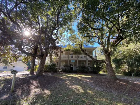 Historic 5 Bedroom Home, Walk To Cumberland Island Ferry