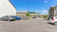 Oysters | Sleeps 6 | Modern Villa & Dog Friendly