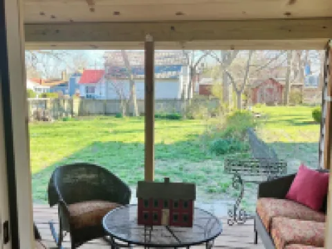 Rivertown Retreat Dufour HouseSleeps 4 Hotels in Ste. Genevieve County