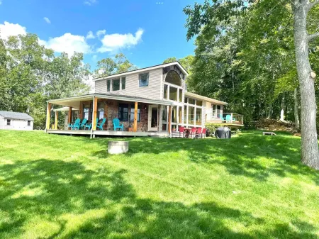 Private Island Lake House Near Casinos Отели рядом с достопримечательностью «Foxwoods Resort and Casino (Connecticut)»