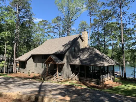 Serene Lake Martin luxury retreat (located in Eclectic)