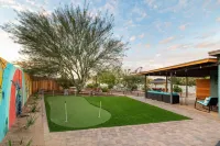 ~The Hummingbird House~  Sauna, Two King Beds, Mountain Views!