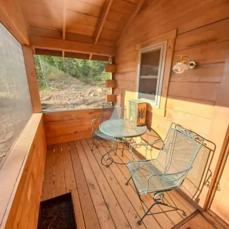 Tiny Tuloon Off-Grid Amish crafted log cabin near the BWCA & SHT - Sled Dogs!