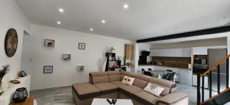 Villa "farfalla" à 5minutes du Centre-ville de Narbonne, Près de la mer Отели рядом с достопримечательностью «Camping Paradis Soleil d'Oc»