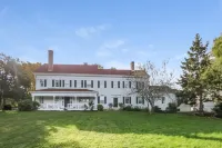 1820 Renovated home on Historic Mill Pond