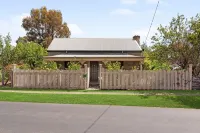 Idyllic, peaceful and historical "Coath Cottage" minutes from Bendigo's CBD