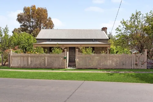 Idyllic, peaceful and historical "Coath Cottage" minutes from Bendigo's CBD