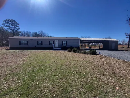 Cozy 3-bedroom 2 bath,5beds mobile home. Close to a boat launch. Covered parking