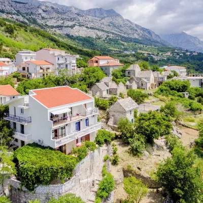 Villa Kosa Hotels near Brela Beach