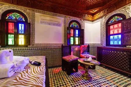 Riad Rcif & Spa Originale Отели рядом с достопримечательностью «Аль-Карауин»