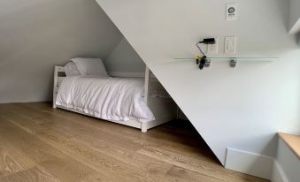 Birdhouse on GreenLake