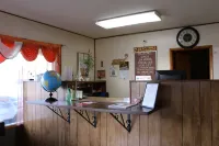 Frontier Motel - Motels