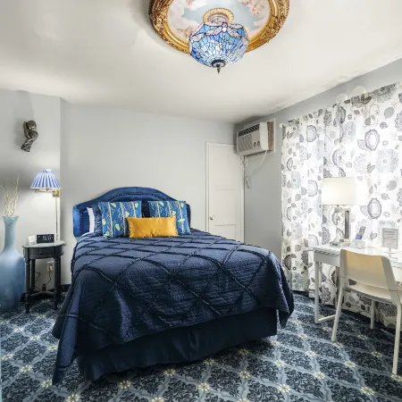 Harry's Mancave - A Vintage Motel on the Historic 395 Route - the New Star Motel Experience