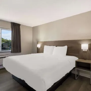 Suburban Studios Milwaukee Airport Hotels near Pitman Theater