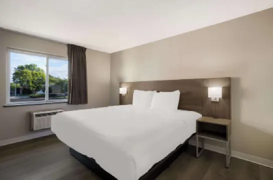 Suburban Studios Milwaukee Airport Hotels near Pitman Theater