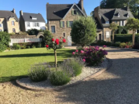 拉瓦西旅館 甘岡酒店