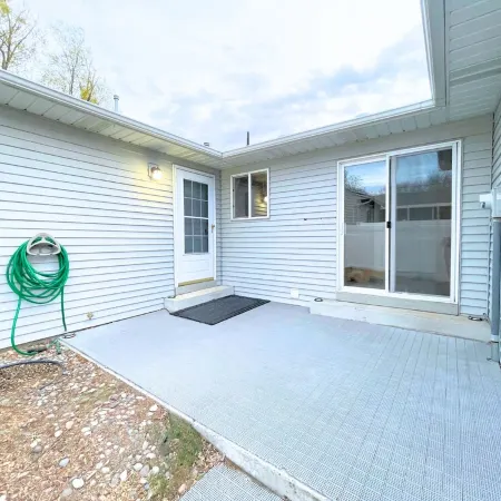 The Hideout-2Br/2BA Townhouse Near Highland!