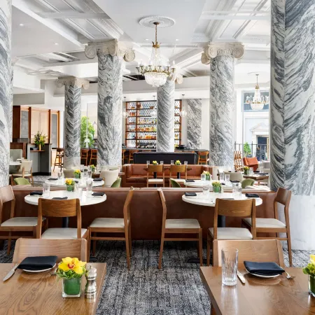 The Candler Hotel Atlanta, Curio Collection by Hilton Отели рядом с достопримечательностью «Капитолий штата Джорджия»
