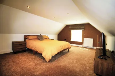 Newly Refurbished Cottage - Sleeps 4 - Central Hotels in 