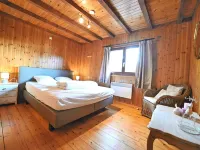 Chalet in Somme-Leuze with Stunning Garden - parking