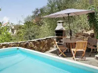 House Sleeps6-Parking-Garden-Pool in Summer-Pet Hotels in Comarca Centro
