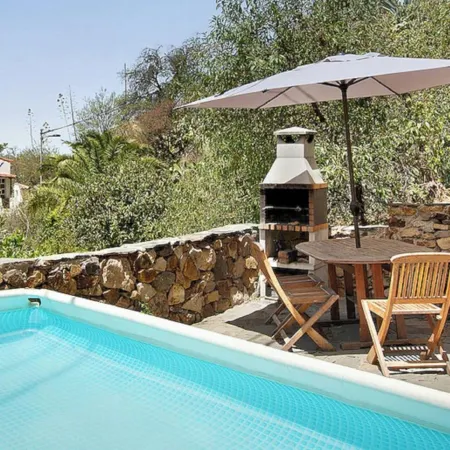 House Sleeps6-Parking-Garden-Pool in Summer-Pet