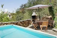 House Sleeps6-Parking-Garden-Pool in Summer-Pet