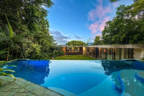 The Planchonella House - Eco Stay de Luxe - 5-Star