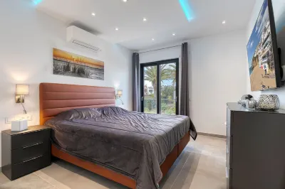 Manatee - Modern & Luxurious villa
