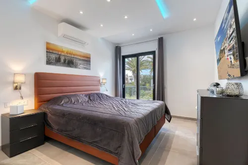 Manatee - Modern & Luxurious villa