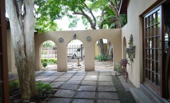 Tuscan Lodge