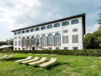 Tenuta Guinigi Antico Borgo di Matraia - Exclusive Holidays Apartments & Pool Hotels in Capannori