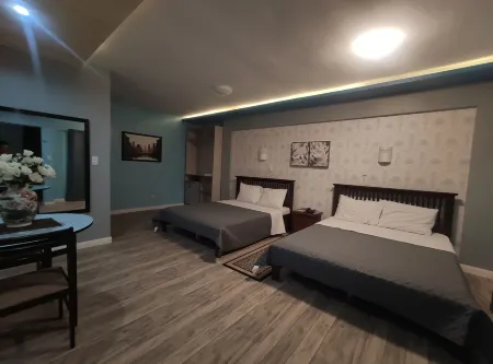 Nikita's Place Hotel Отели рядом с достопримечательностью «Площадь Санта Мария Виллидж»