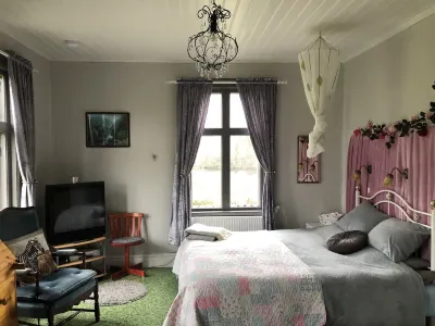 2-Bed Apartment Overlooking the River Hotels near Folkärna Hembygdsförening