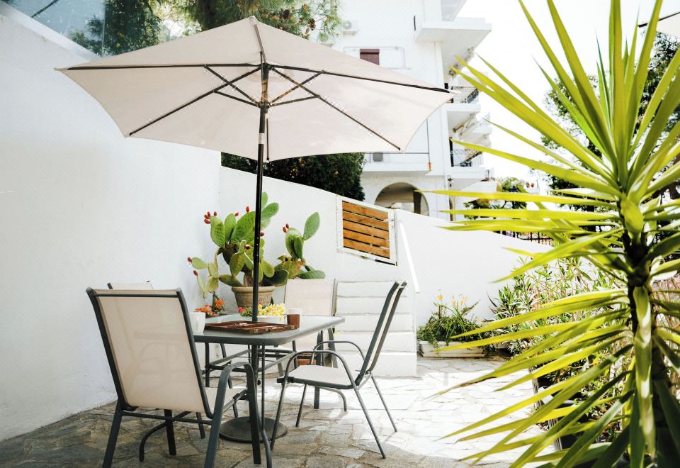 Hotel Vouliagmeni Stylish Homes by BluPine, Exterior, Garden